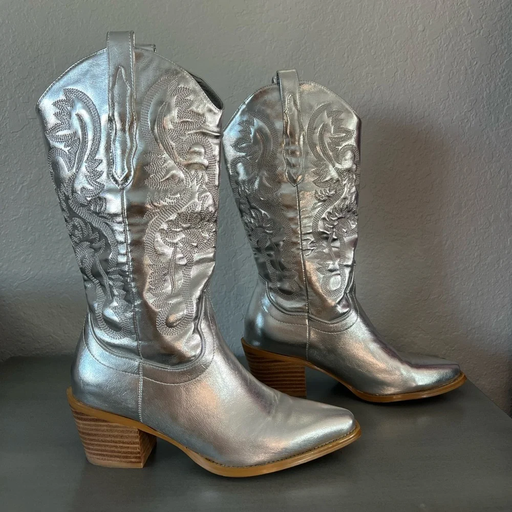 Women’s Metallic Silver Cowgirl Boots - Picture 6 of 11